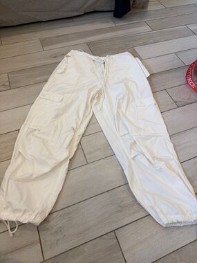 Local European le parachute pant
